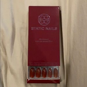 Static Nails pop on nails in the color Mocha